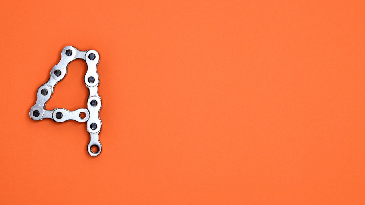 Photo of the number 4 made out of a bicycle chain